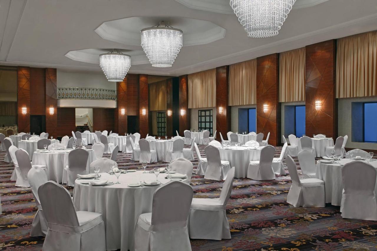 Le Meridien Jiddah Esterno foto The Grand Ballroom