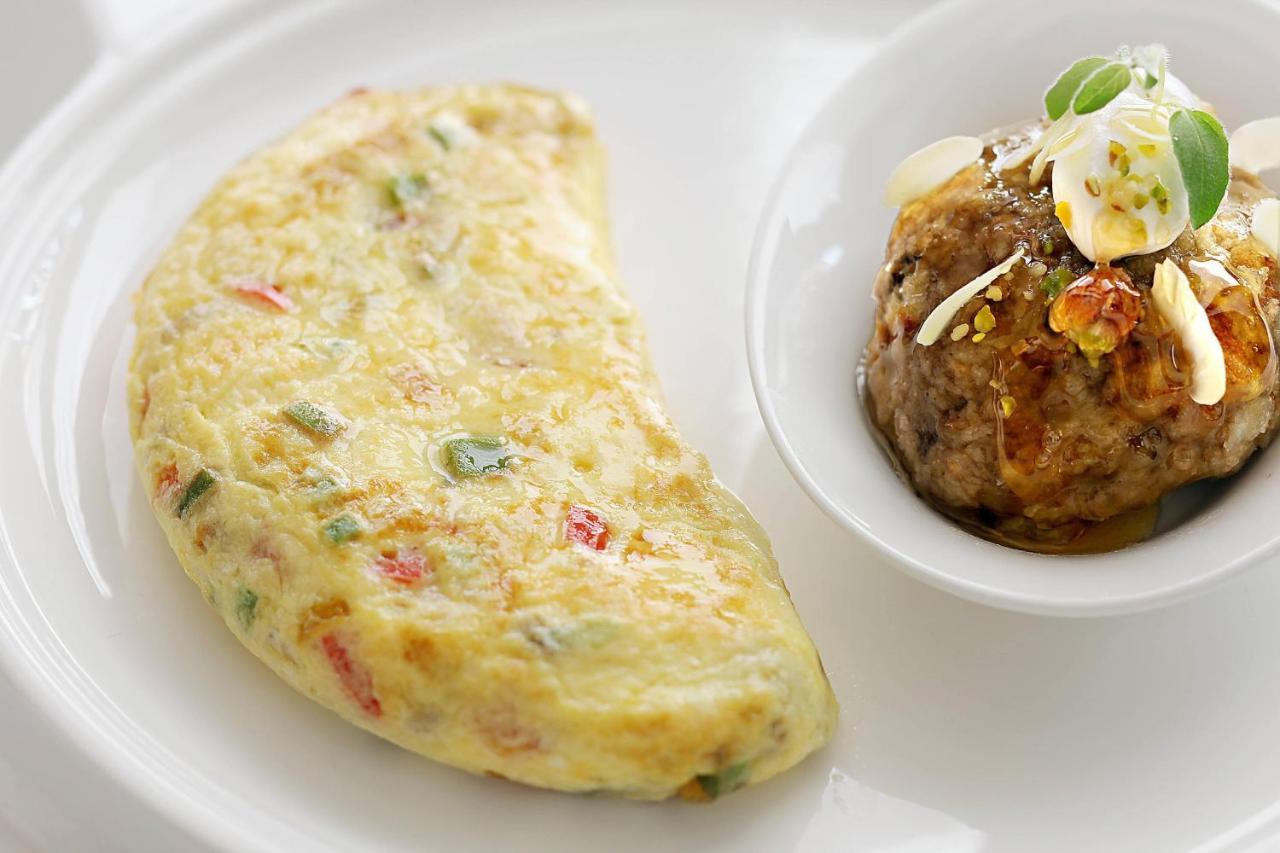 Le Meridien Jiddah Esterno foto An omelette