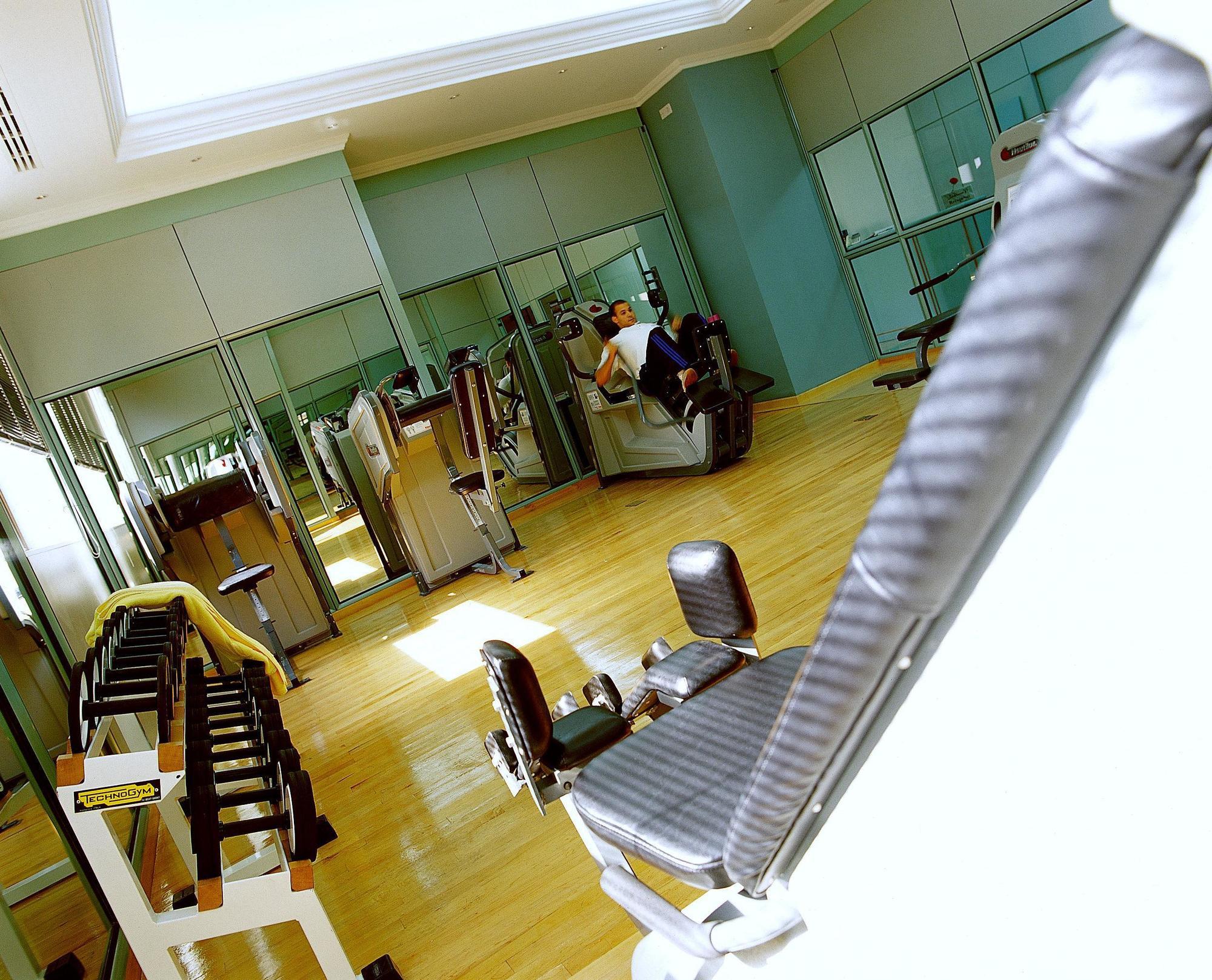 Le Meridien Jiddah Esterno foto The gym at the 5th floor