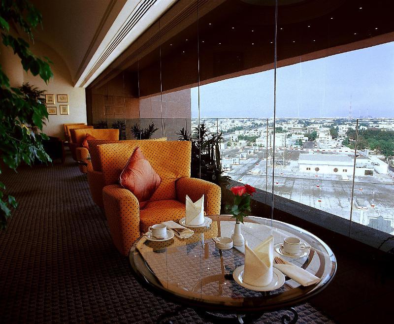 Le Meridien Jiddah Esterno foto The lounge at the airport