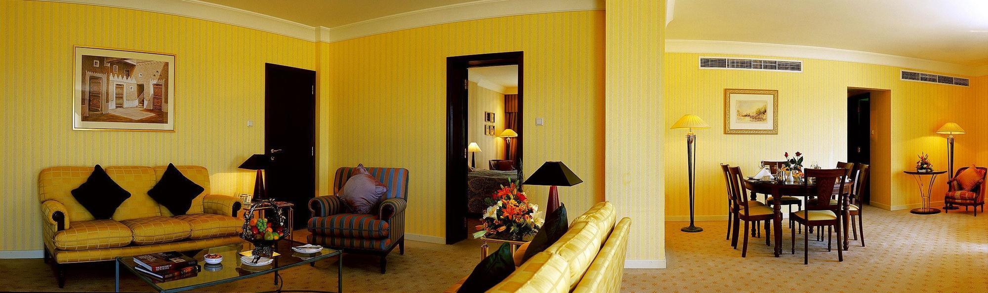 Le Meridien Jiddah Esterno foto A suite at the hotel