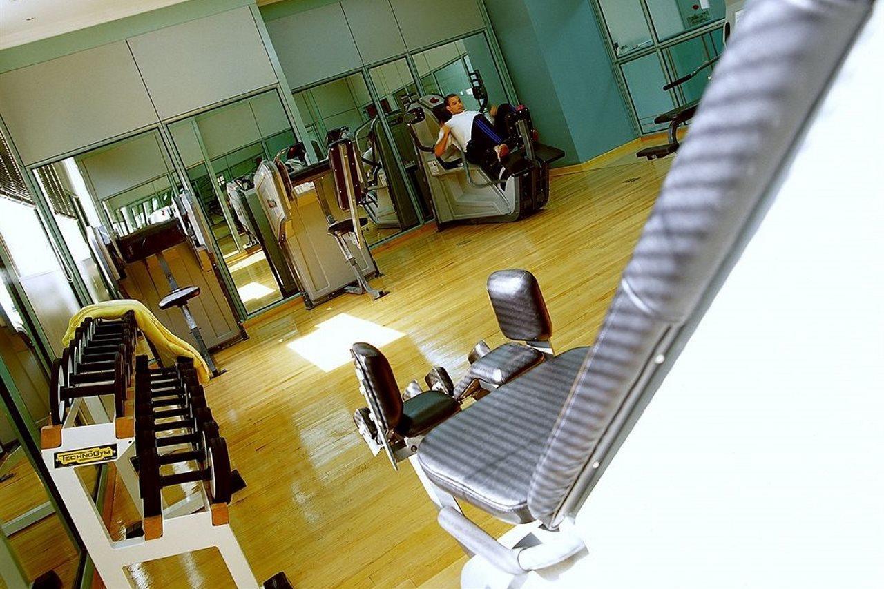 Le Meridien Jiddah Esterno foto A gym in Singapore