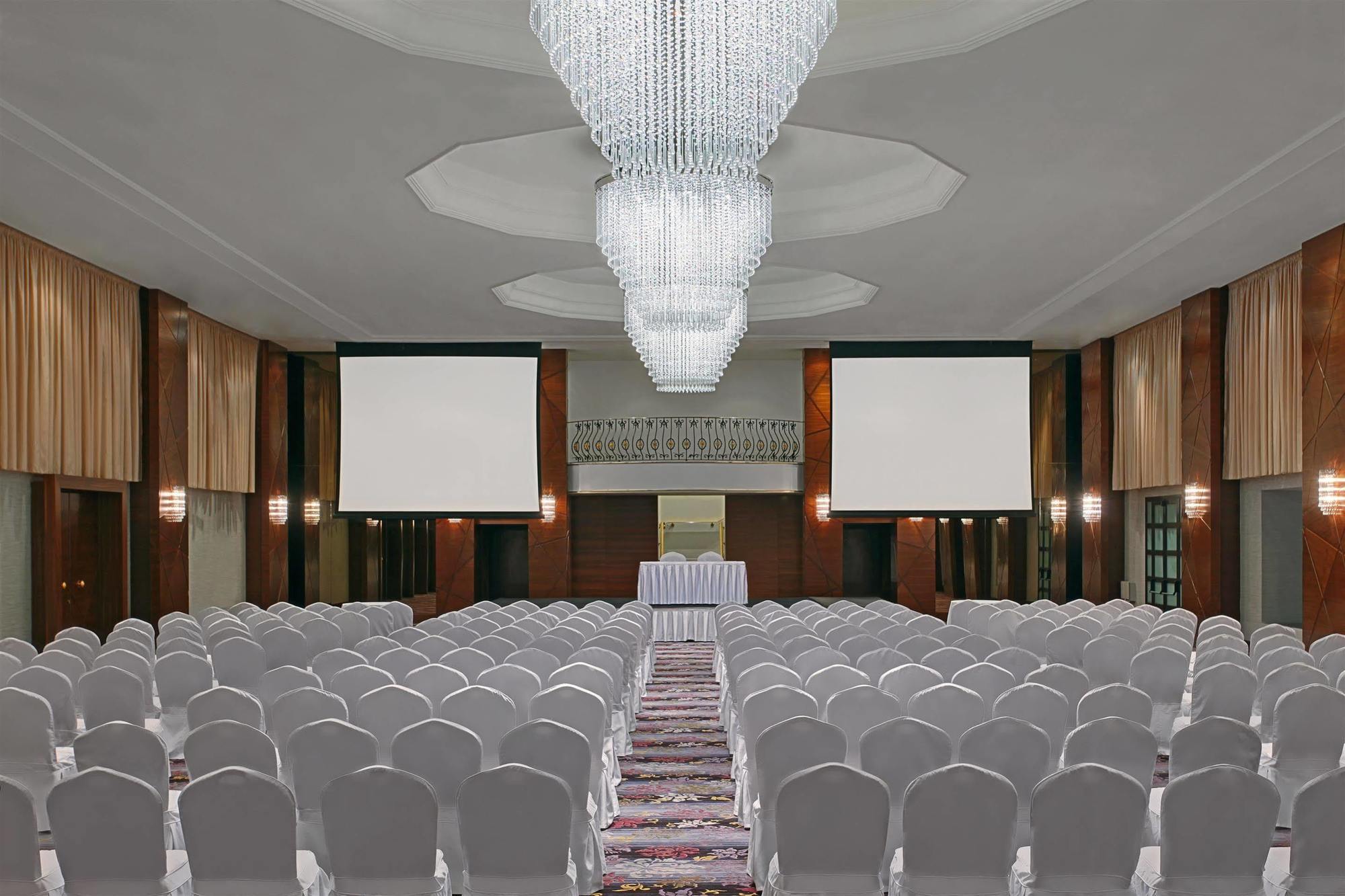 Le Meridien Jiddah Esterno foto The Grand Ballroom
